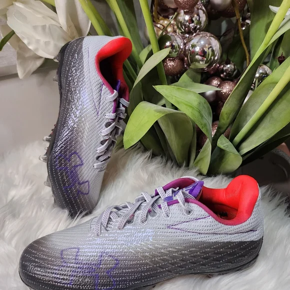 Women Under ArmourBlur Smoke MC Football Cleats brand new